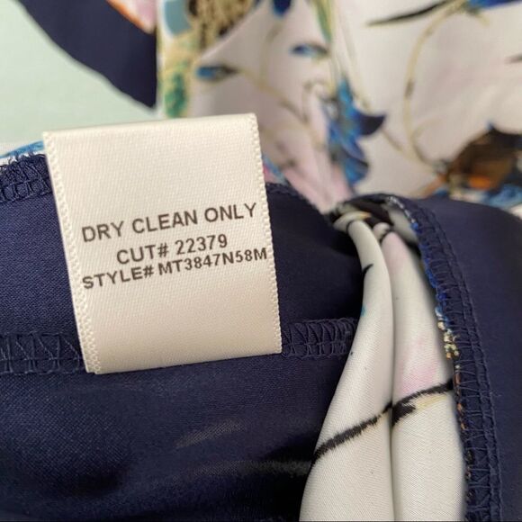 Mally M 100% Silk Floral Short Sleeve Blouse Made in USA in Size XS - Picture 10 of 10